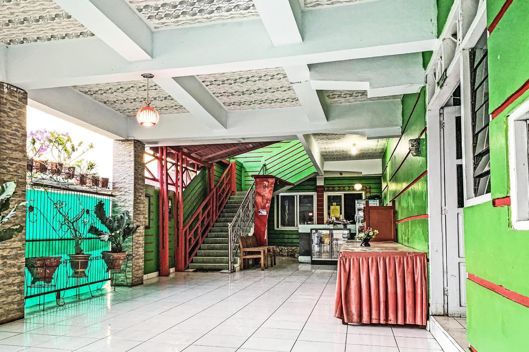 OYO 91757 Surya Hotel Lalabata Exterior foto